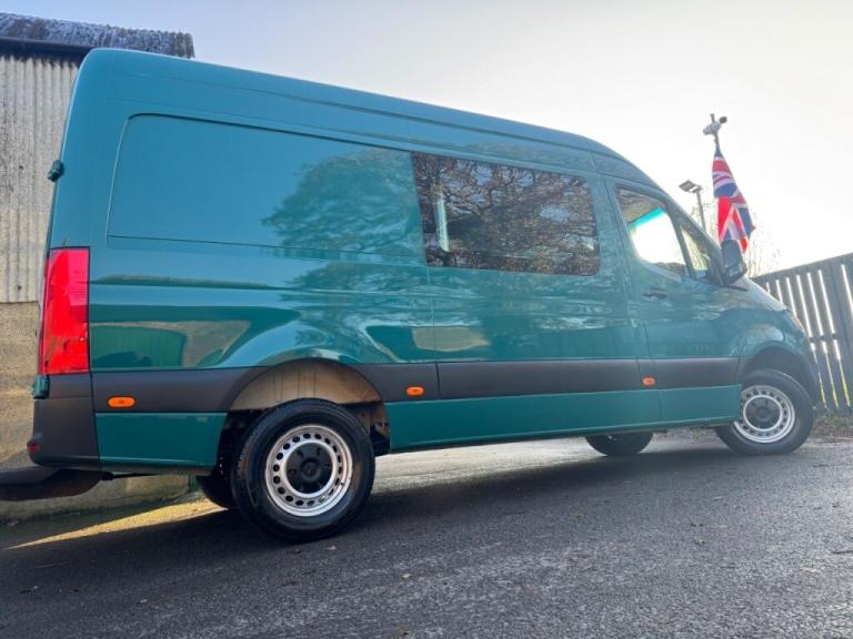  Mercedes-Benz Sprinter SPRINTER 2.1L 314CDI 3.5t H2 L2 RWD WINDOW COMBI CREW