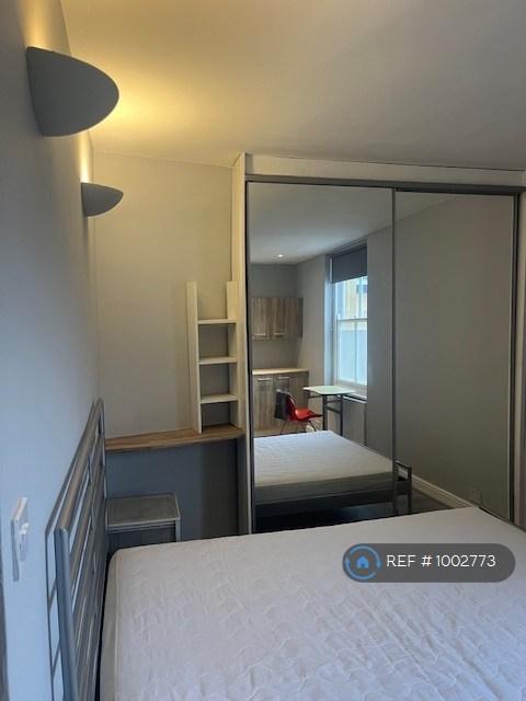 1 bedroom in Streatham High Road, London, SW16 (#1002773)