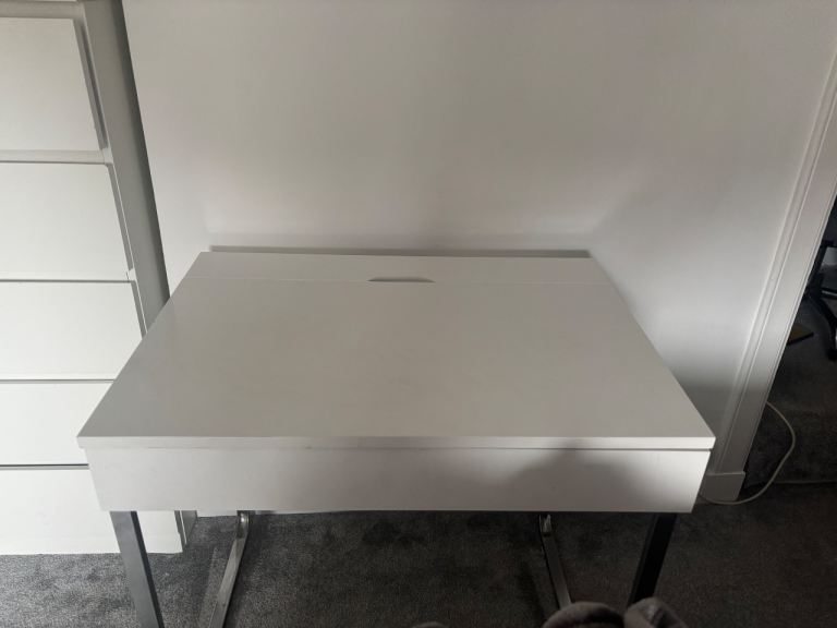White desk for sale 