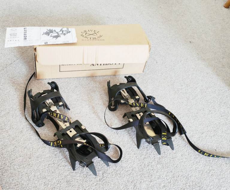 Lightweight walking crampons