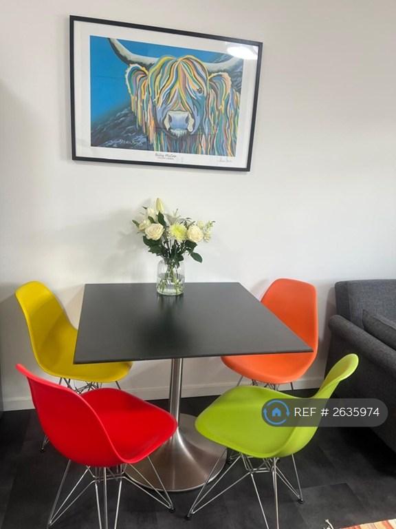 2 bedroom flat in Craigroyston Grove, Edinburgh, EH4 (2 bed) (#2635974)