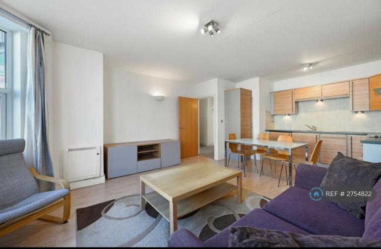 2 bedroom flat in Il-Libro Court, Reading, RG1 (2 bed) (#2754822)