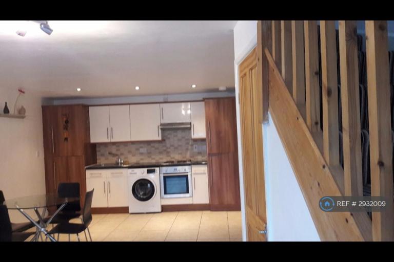1 bedroom house in Neville Road, Chatham, ME4 (1 bed) (#2932009)