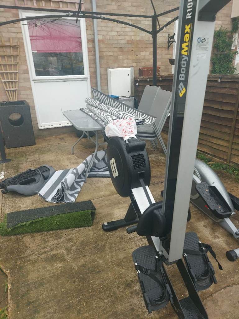 Rowing machine 