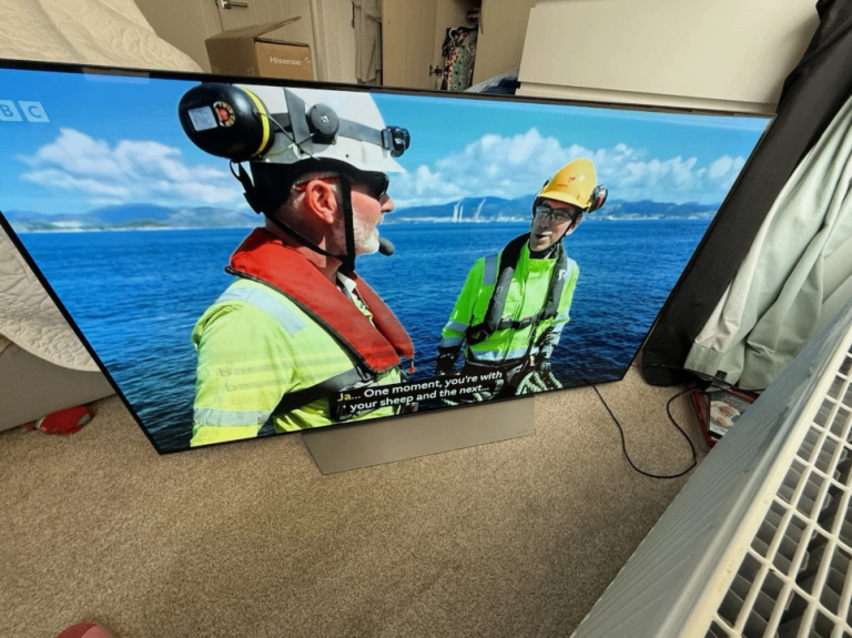 LG OLED55B8PLA 55-inch Smart 4K Ultra HDR OLED TV USED