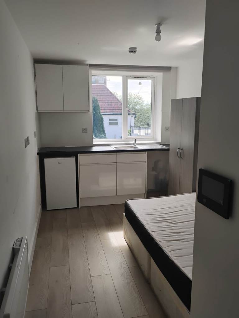 20 Studios Available now in Thornton Heath-COMPANY LET WELCOME