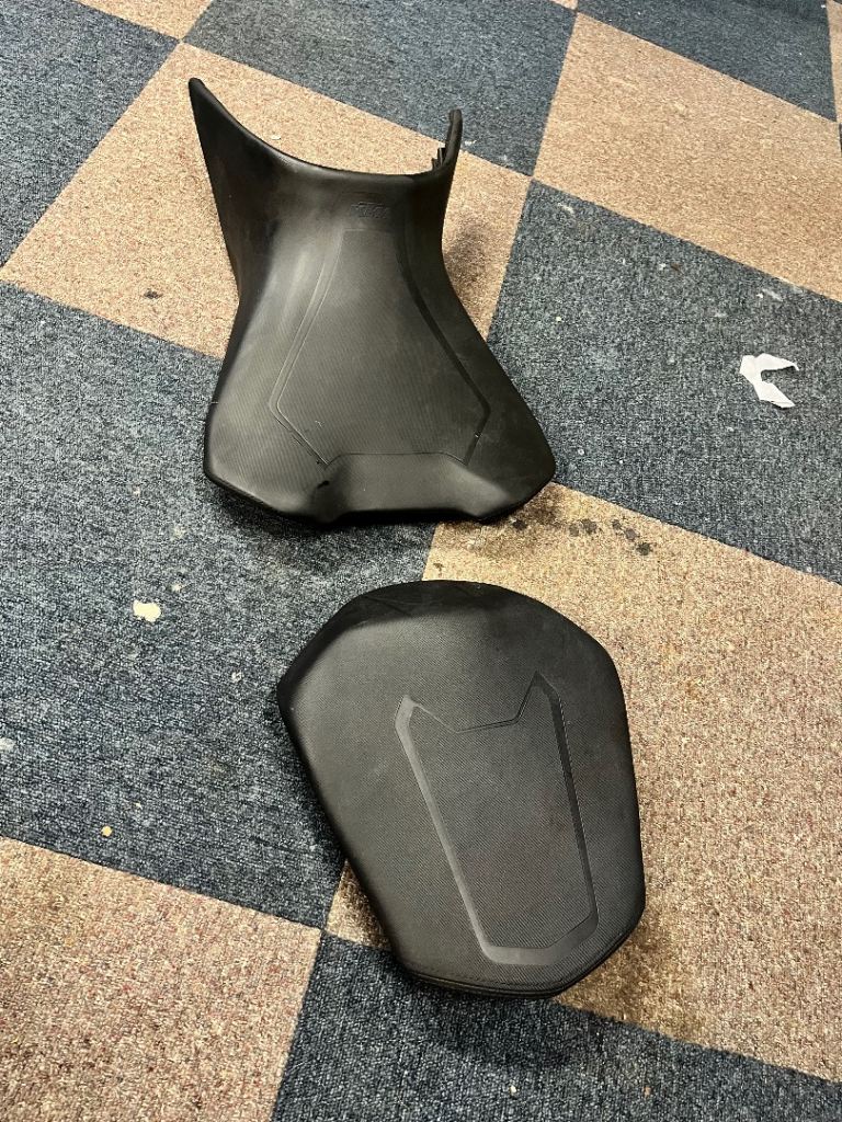 KTM 1290 GT Seats