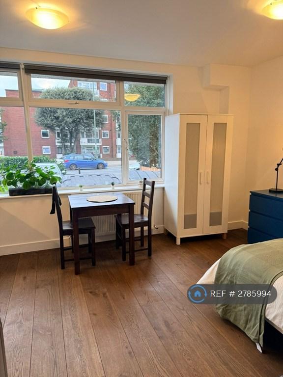 Studio flat in Ballards Lane, London, N3 (#2785994)