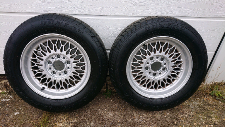 Genuine BMW E34 deep dish alloy wheels with Dunlop tyres 