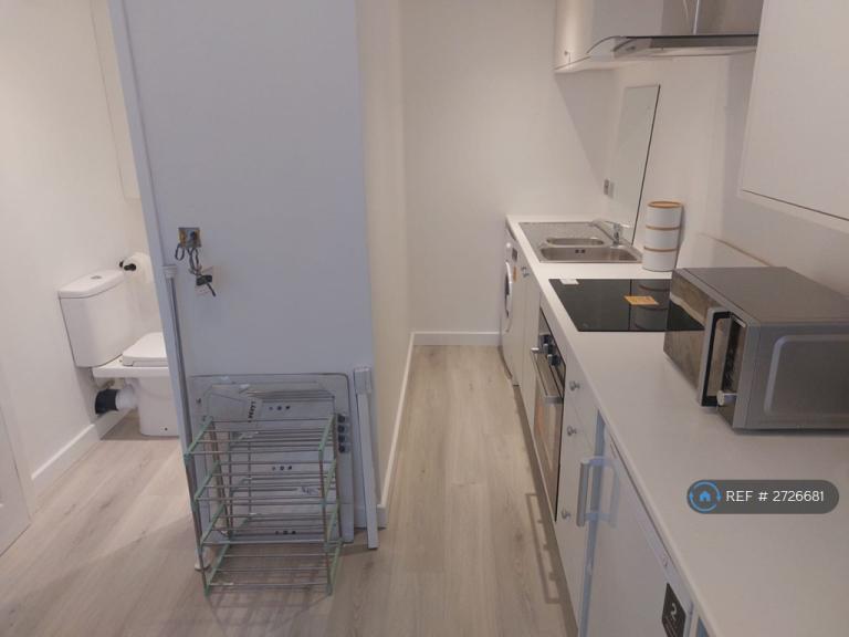 Studio flat in Bamber Bridge, Preston, PR5 (#2726681)