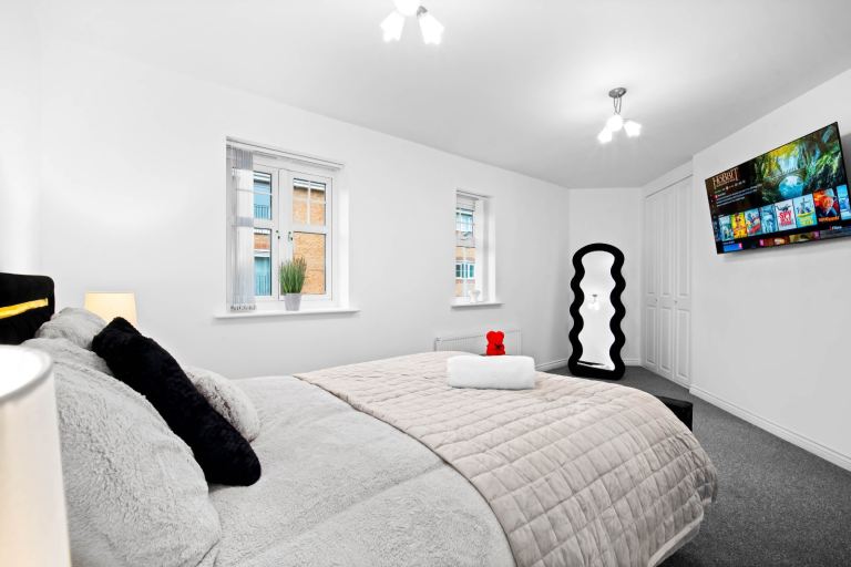 House share 3 bedrooms, 2 Double Rooms 1 Single To Rent Tipton DY4 fully furnished ready to go 