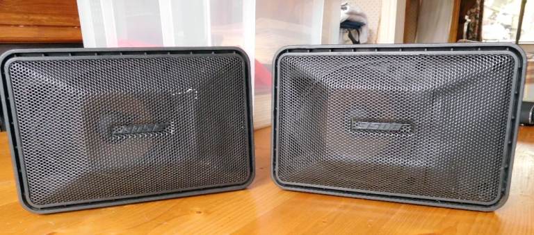 Pair of Bose 101 Loudspeakers