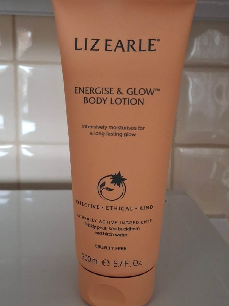 BRAND NEW & UNOPENED LIZ EARLE ENERGISE AND GLOW BODY LOTION 200ML 