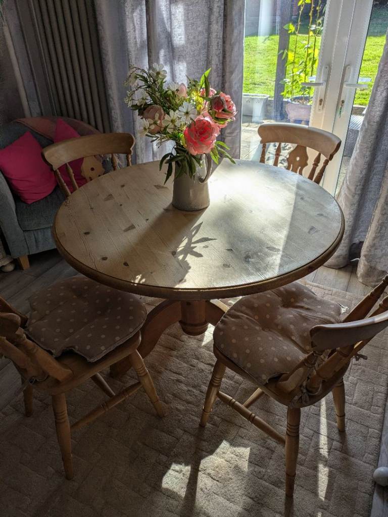 Farmhouse table and chairs 