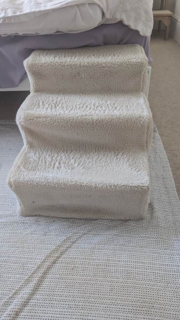 2 dog stairs in beige 