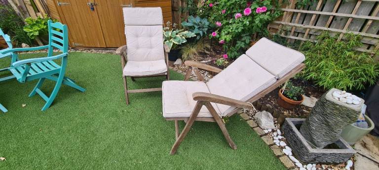 Wooden Reclining Garden Chair with Cushions