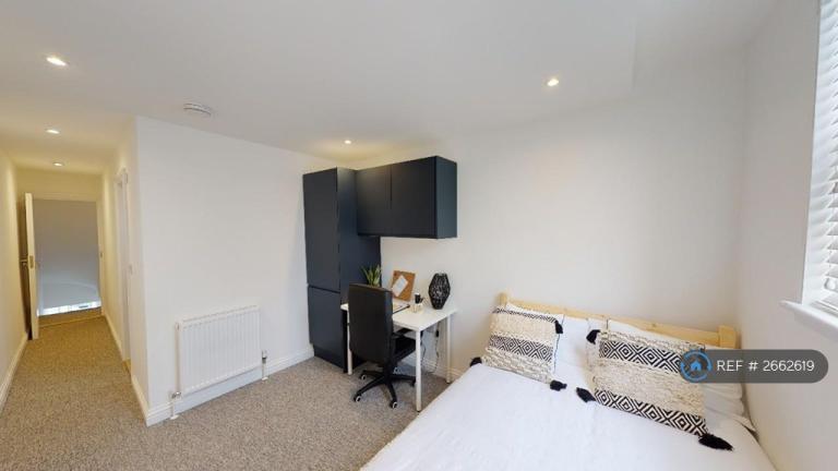 7 bedroom house in Pains Road, Southsea, PO5 (7 bed) (#2662619)