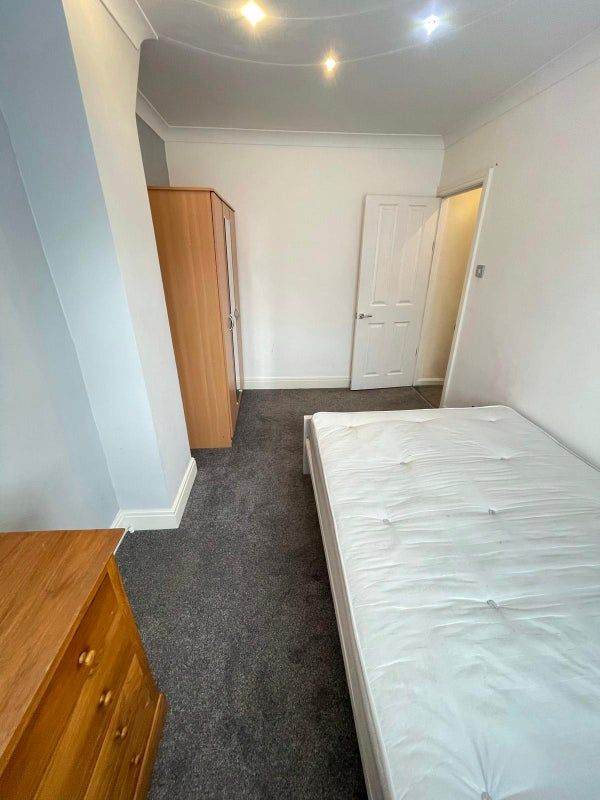 💥 Clean & Spacious Single Room 🏡 with a Homely Environment 💥