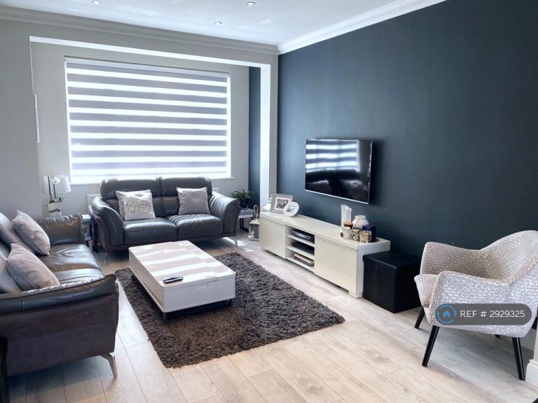 3 bedroom house in New Road, London, E4 (3 bed) (#2929325)