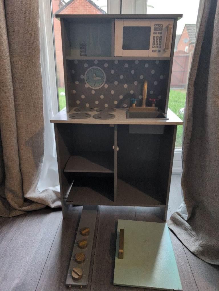 Free children's kitchen