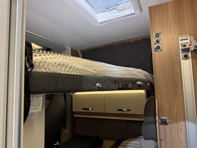 SWIFT ESCAPE 695 - 2017