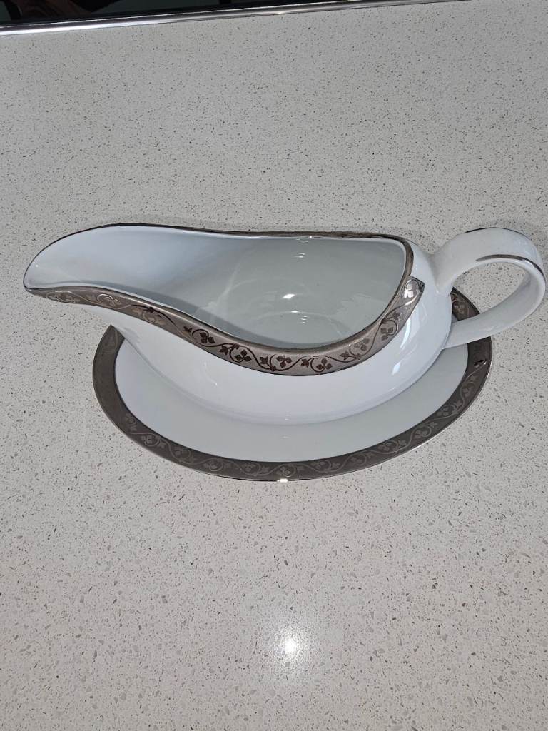 Fairmont Fine China Silver Garland Gravy Boat with Saucer – As Good As New