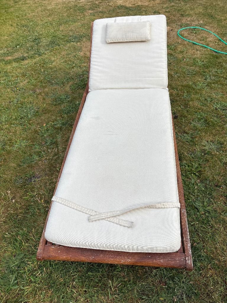 Sun lounger 