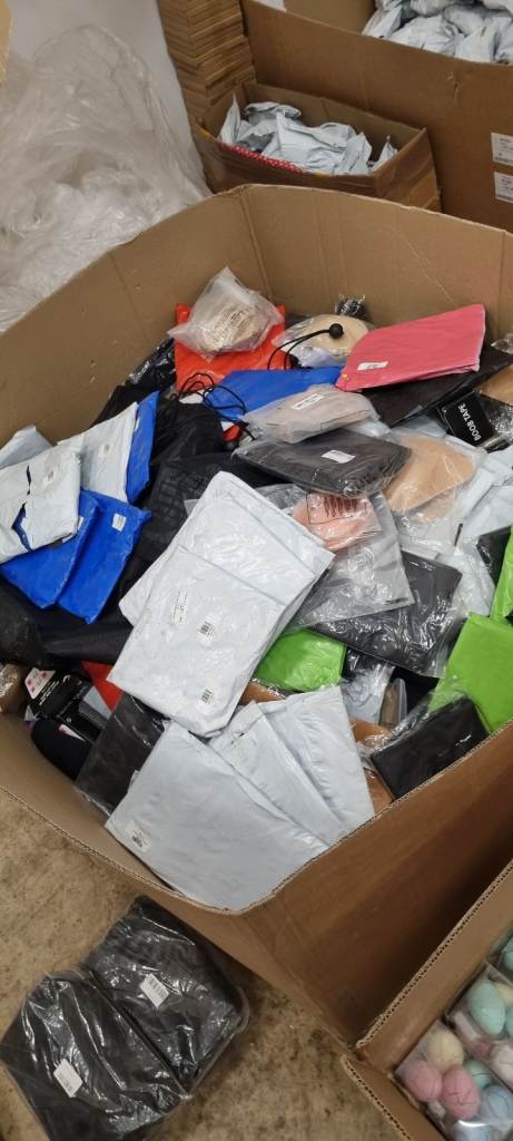 New Clothes Mixed Sizes £.020 pc pallet