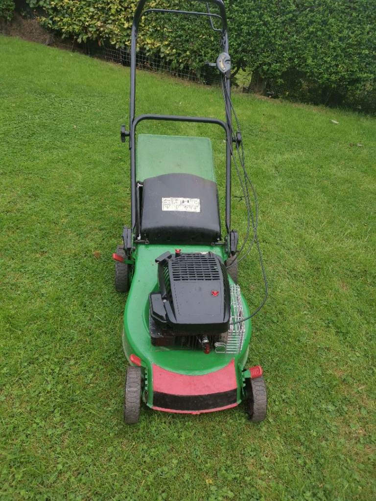 Makita EUM480 Petrol Lawnmower and Honda bag READ AVERT!
