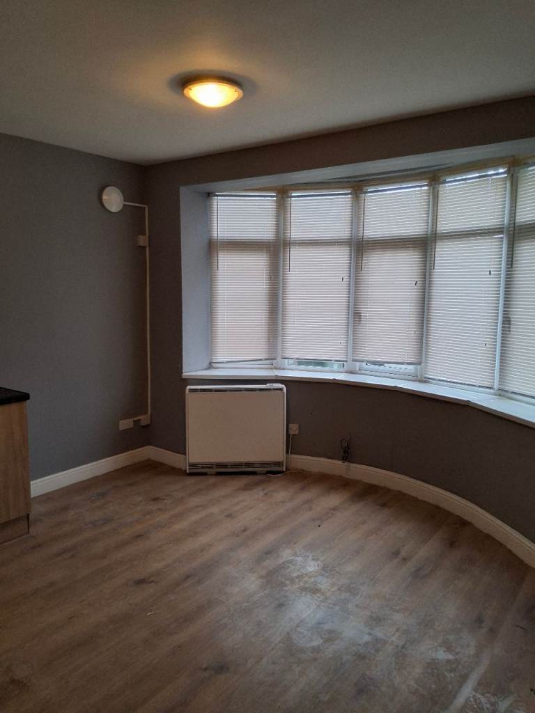 En suite Studio flat to let- DSS welcome