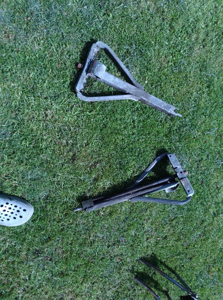2 Caravan legs/ trailer legs