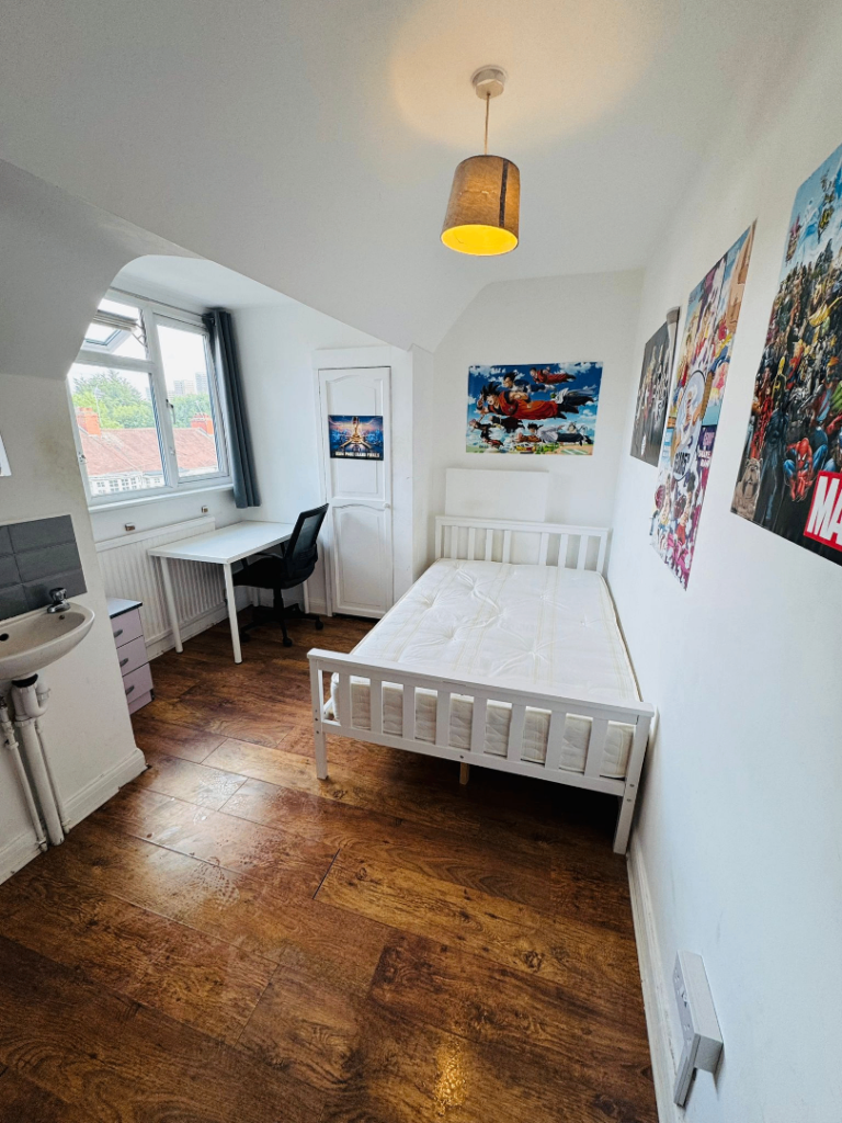 Spacious & Cosy Double Room For Rent AT HA0 2BA