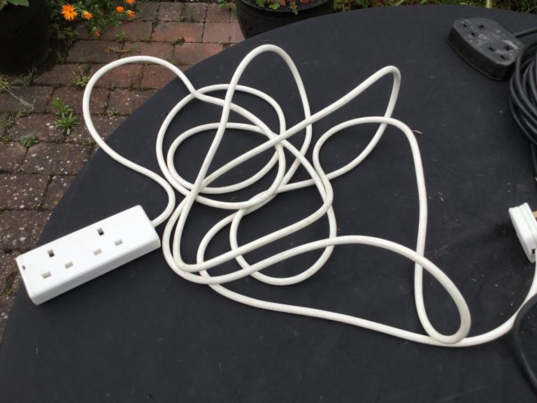 White 2 gang Extension Lead with approximately 7ft Cable
