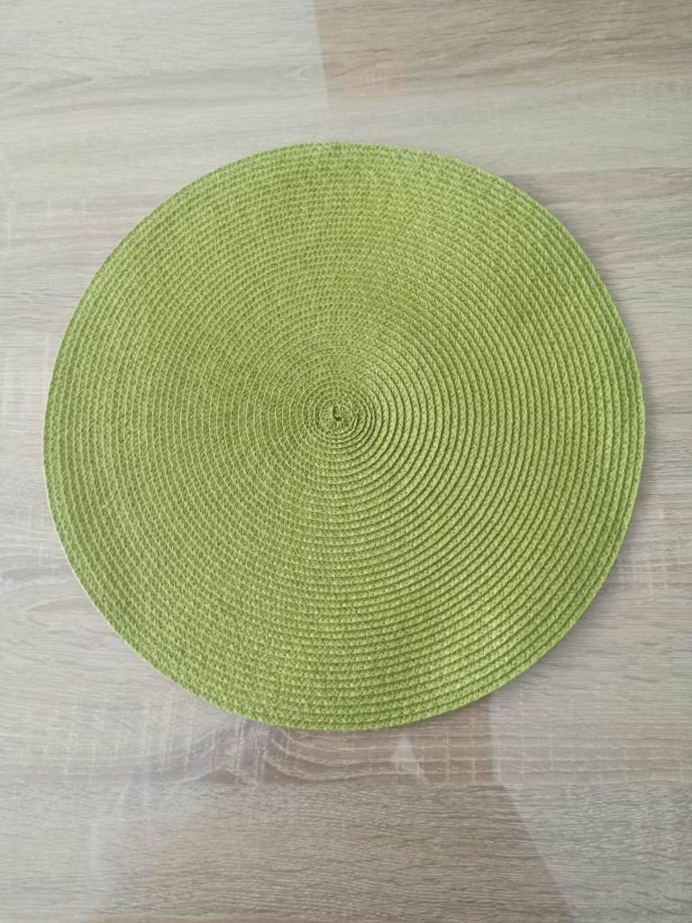 6 x Placemats, 6 x Coasters with holder and 2 x Artificial flowers with vase.