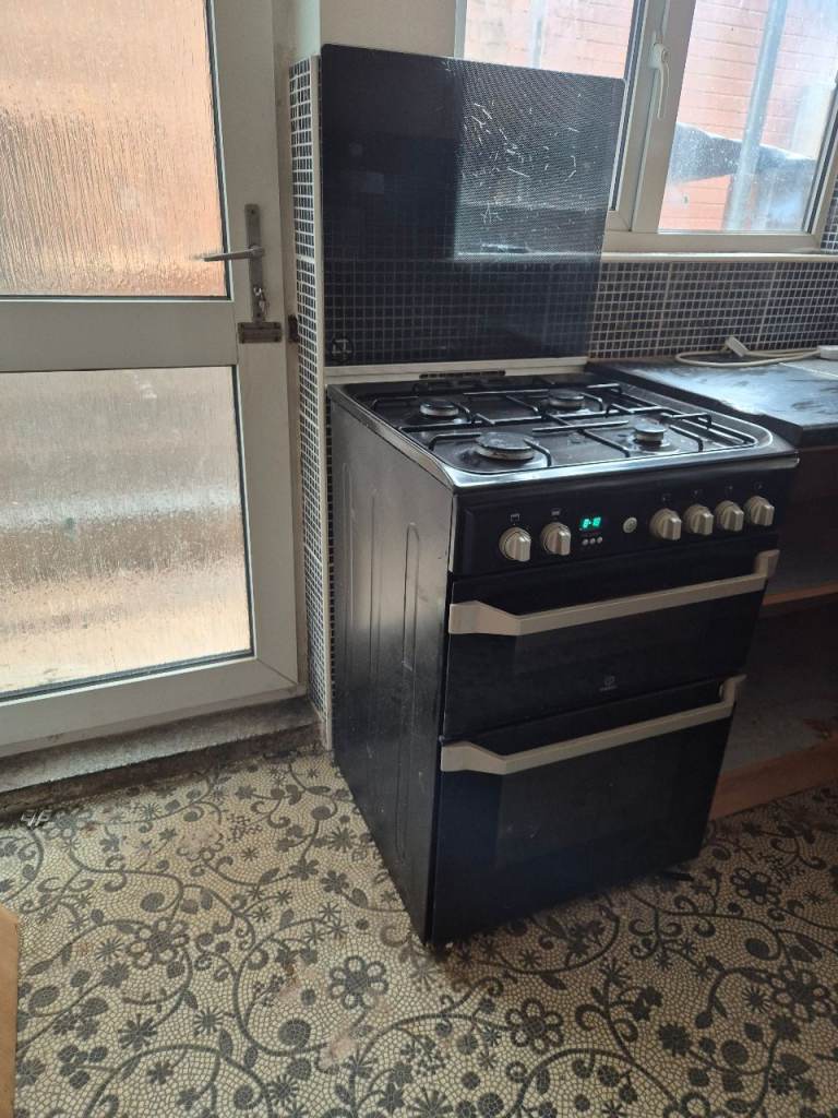 INDESIT 4 BURNER GAS COOKER