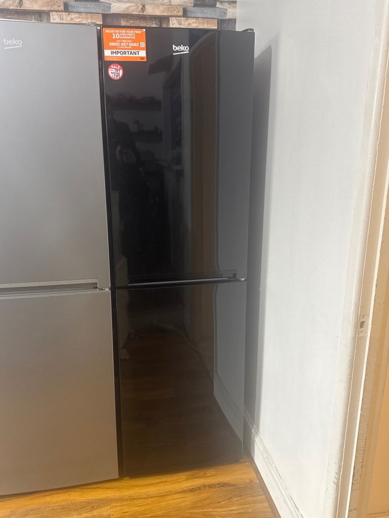 😎NEW Deals😎NEW RRP £389!! Beko 55cm Frost Free Fridge Freezer - Black
