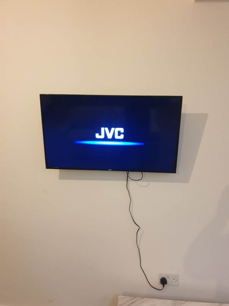 JVC 40" tv used but very good condition with remote control everything works 