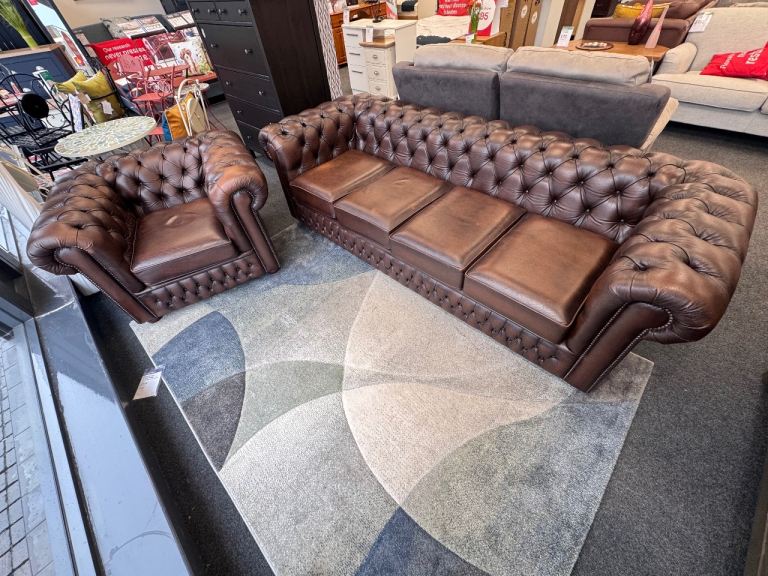 Ex display chesterfield sofa suite 