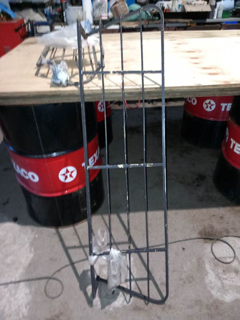 Range Rover P38 Genuine Dog Guard & Mounting Brackets STC8524