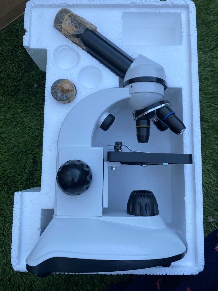 White Microscope with 40X Lens – As Good As New
