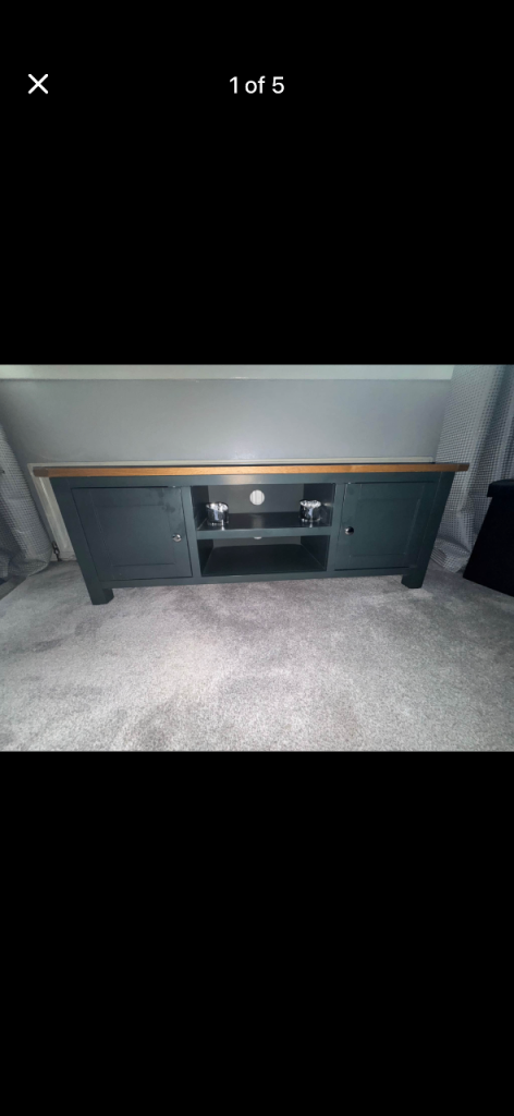 TV Unit Grey (looks a weird green colour in photos but is dark grey) 
