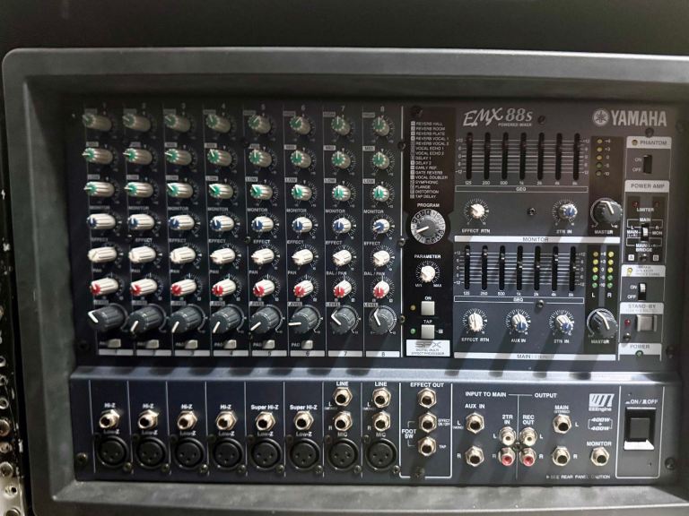 Full professional Yamaha PA system in excellent condition 