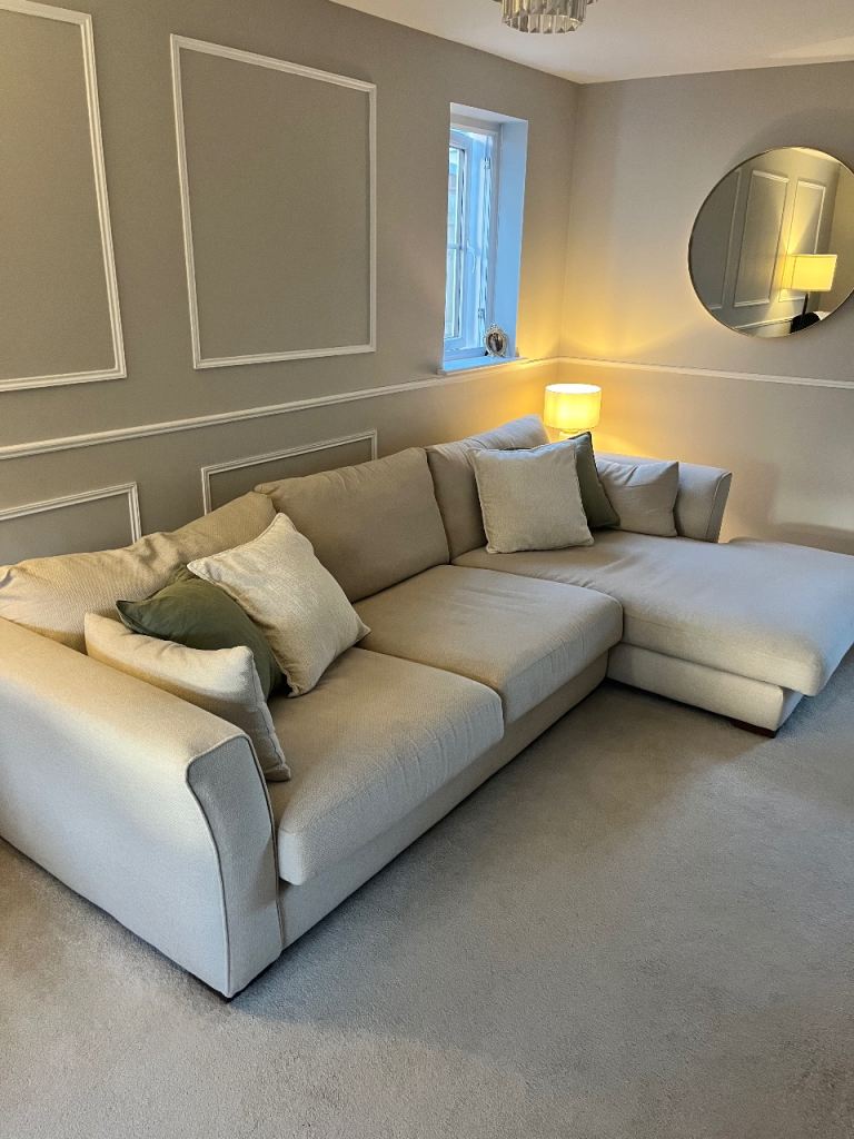Large Cream Fabric Corner Sofa with Chaise – Good Condition
