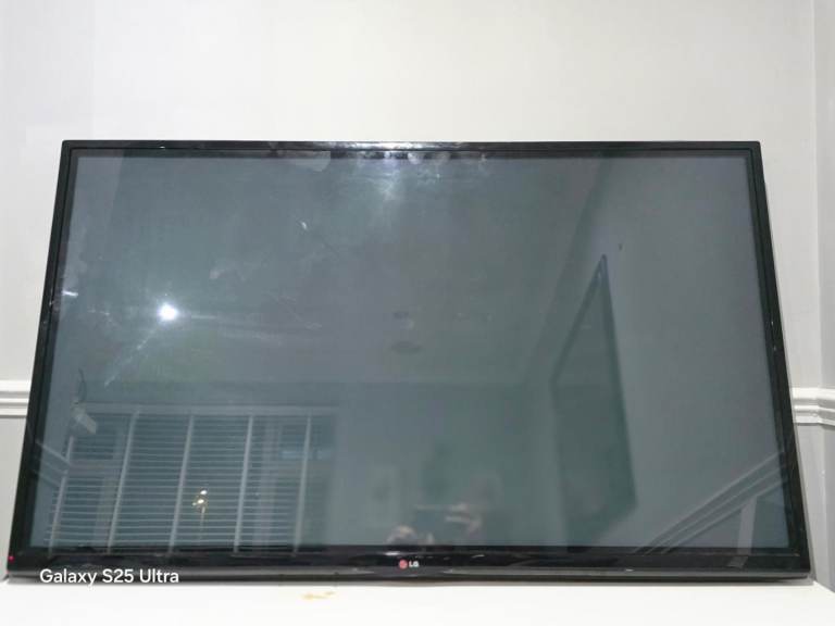 LG 50” Plasma TV (Model: 50PN450B)