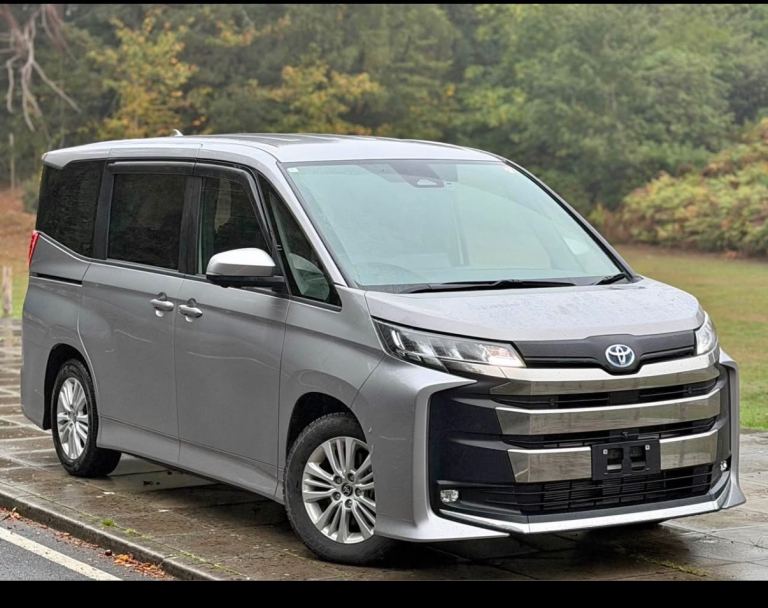 Toyota Noah 24 plate 8 seater