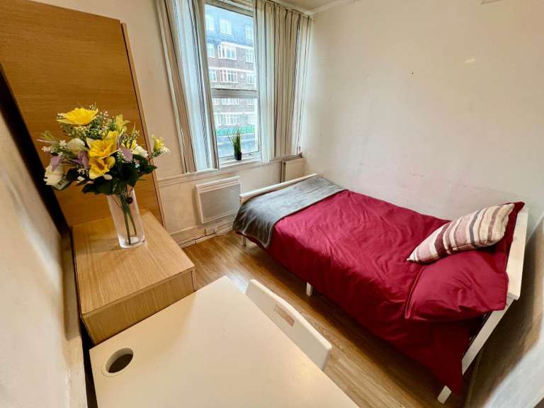 Room avaiable NOW-Limehouse ✅✅