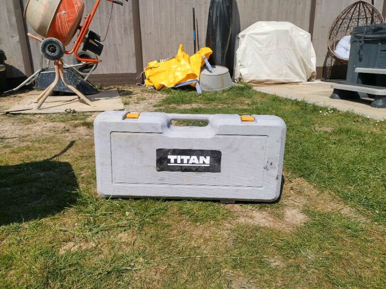 TITAN TTB811DRH 16.4kg Hex Shank Electric Concrete Breaker 230V HEAVY DUTY