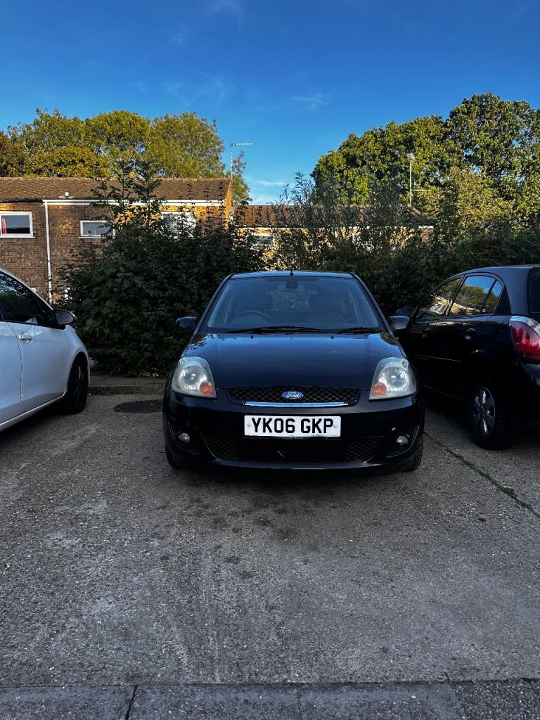 Ford fiesta ghia 1.4L petrol manual