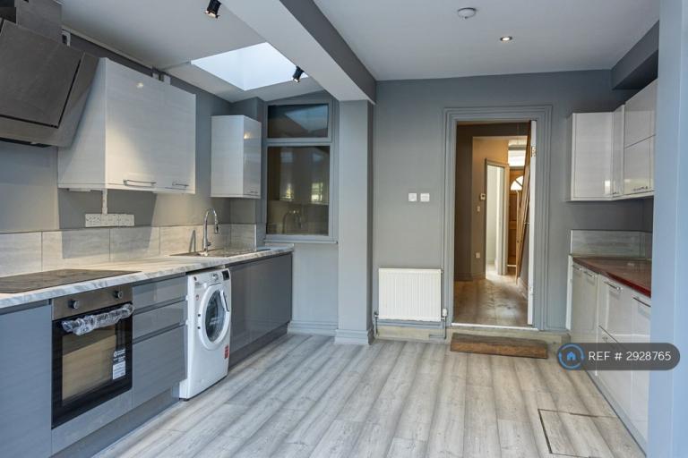 1 bedroom in Spencer Road, London, E17 (#2928765)