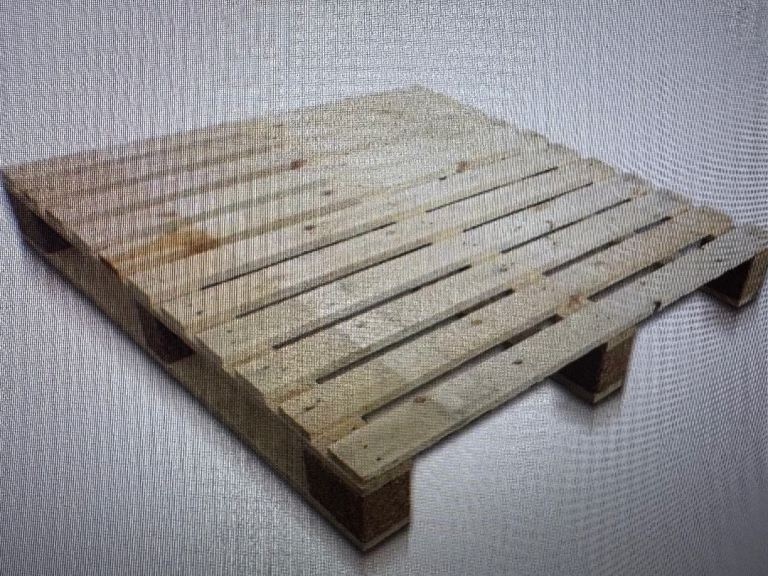 image for X 2 wooden pallets 